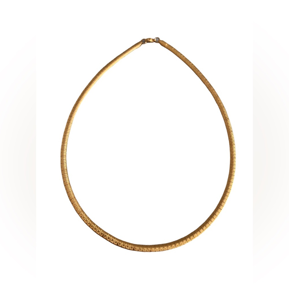 NEW Women’s Gold Tone Necklace.